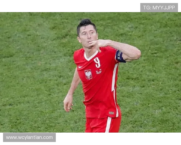 罗伯特·莱万多夫斯基：从波兰锋线杀手到世界足球巨星的成长之路