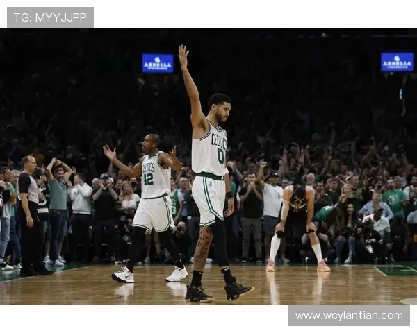 密尔沃基雄鹿全力冲击新赛季冠军之路强强对决引爆篮球激情