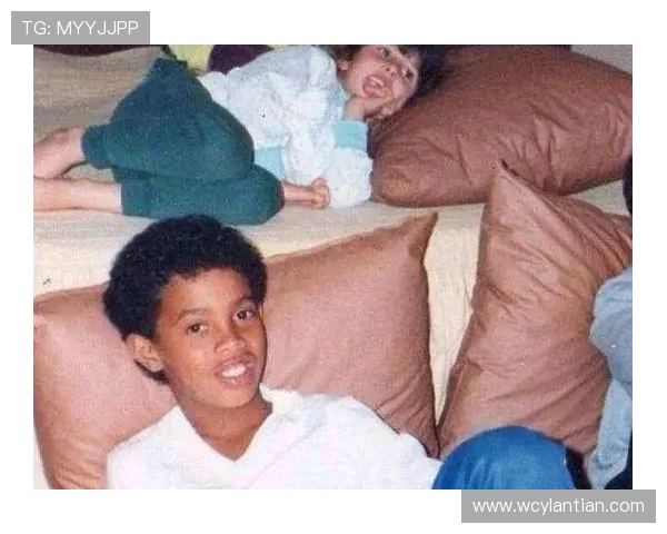 罗纳尔迪尼奥：天才球技与足球传奇的无尽魅力之旅