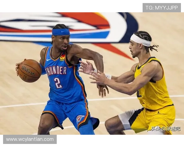 勇士对阵雷霆：焦点之战两队超级球星火力全开，谁能主宰赛场