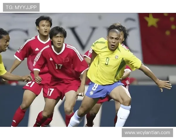 探秘当代足球巨星赛场风云与荣耀征程及成长故事全景解读深度呈现