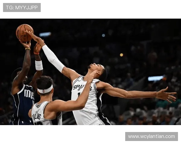 勇士主场力克马刺以129比115取得胜利展现强大团队实力